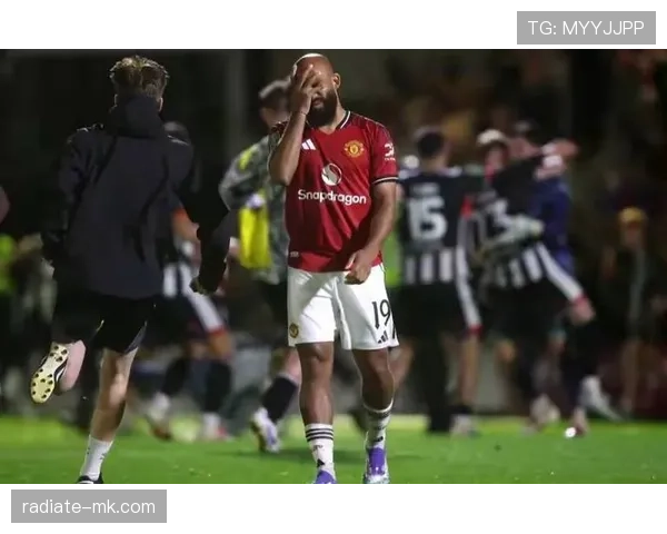 伯恩利主帅战术革新显成效,球队状态回升引关注 伯恩利主帅战术革新显成效,球队状态回升引关注