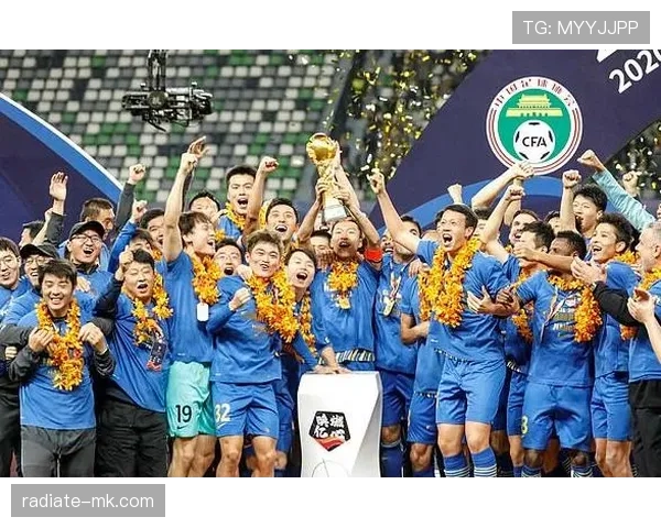 多特蒙德中路渗透战术成效显著,战绩稳步提升引球迷热议 多特蒙德中路渗透战术成效显著,战绩稳步提升引球迷热议