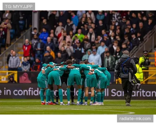 伯恩利防线坚如磐石，英超赛场持续闪耀引关注