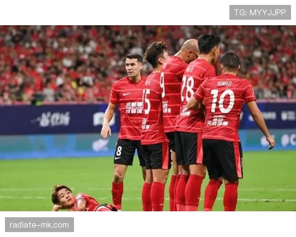 中超球迷积极支持球队，新赛季展现团结力量与竞争力增强